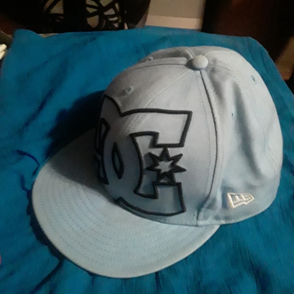 DC/New Er 59 Fifty Unisex 7 7/8 or 62.5 cm Baby Blue and White Fitted Ball Cap - Picture 7 of 16